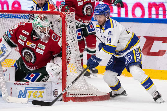Frölundas målvakt Johan Mattsson och Leksands Oskar Lang