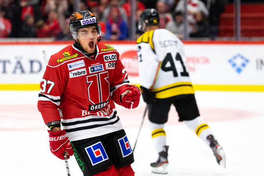 Örebros Glenn Gustafsson jublar