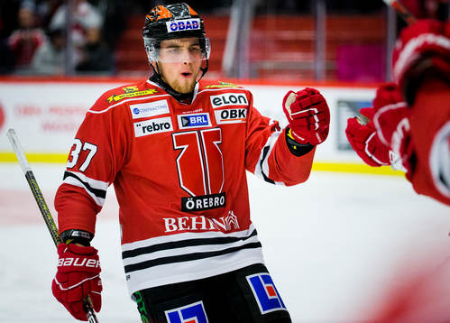 Örebros Glenn Gustafsson gör 1-0 och jublar