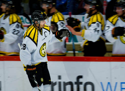 Brynäs Anton Rödin jublar vid 2-1