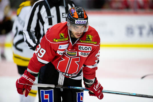 Örebros Jordan Boucher deppar