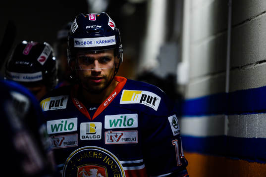 Växjös Emil Pettersson före ishockeymatchen i SHL mellan