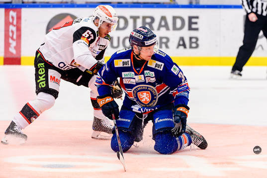 Malmö Redhawks Konstantin Komarek och Växjös Oliver Bohm