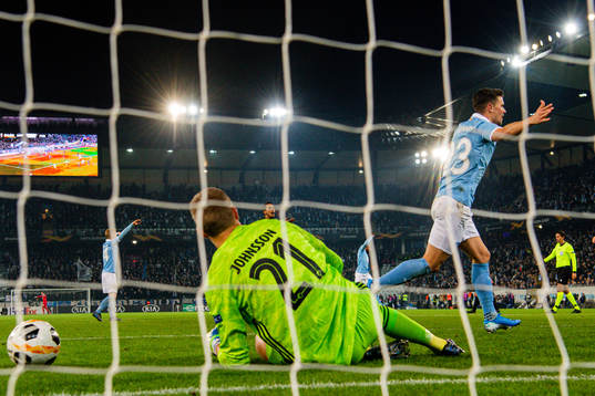 Marcus Antonsson of Malmö FF celebrates 1-1 in front of