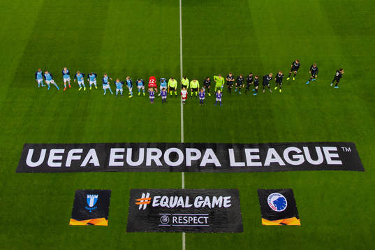 Teams line up