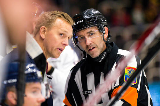 Linköpings tränare Bert Robertsson och domare Linus