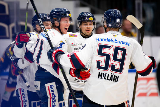 Linköpings Olle Lycksell och Anton Mylläri jublar