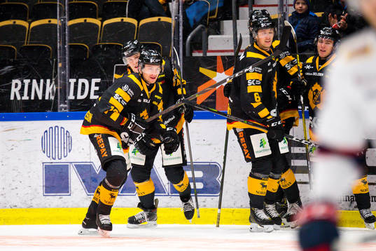 Skellefteås Adam Pettersson jublar