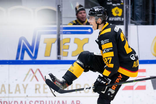 Skellefteås Robin Alvarez jublar