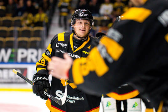 Skellefteås Linus Lindström jublar