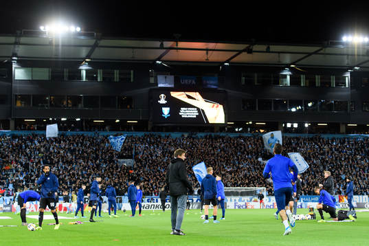 The players of FC Köpenhamn warmup in the arena