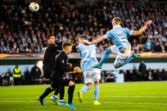 Sören Rieks of Malmö FF sho0ts