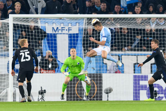 Markus Rosenberg of Malmö FF scores 1-1