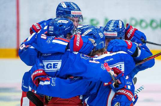 Oskarshamns Isak Pantzare jublar med lagkamrater
