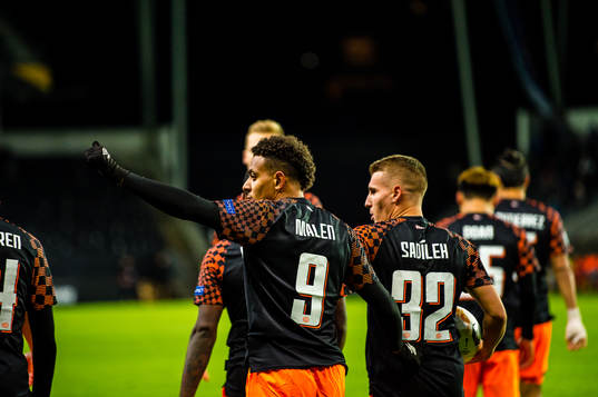 Donyell Malen of PSV Eindhoven celebrates
