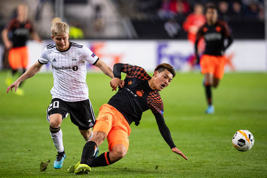 Hampus Gustafsson of Rosenborg and Ritsu Doan of PSV