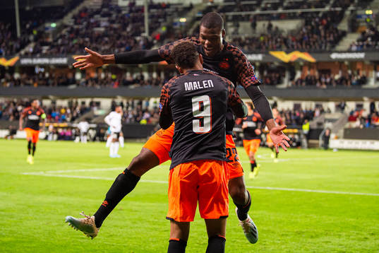 Donyell Malen of PSV Eindhoven celebrates with Denzel