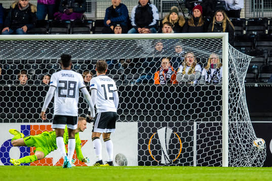 Pablo Rosario of PSV Eindhoven scores the 0-1 goal