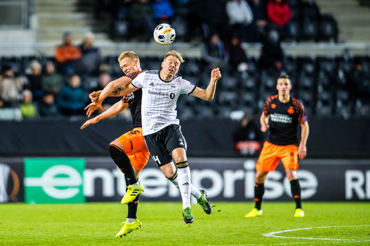 Timo Baumgartl of PSV Eindhoven and Alexander Toft