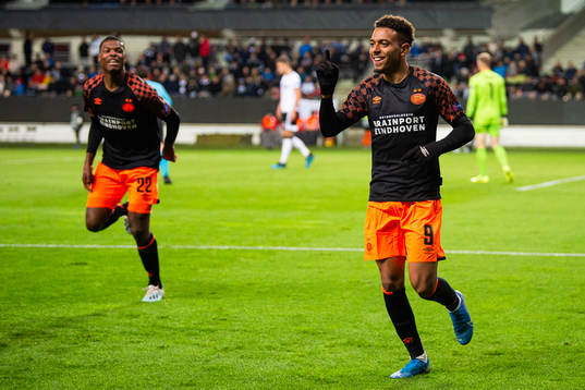Donyell Malen of PSV Eindhoven celebrates scoring 1-4
