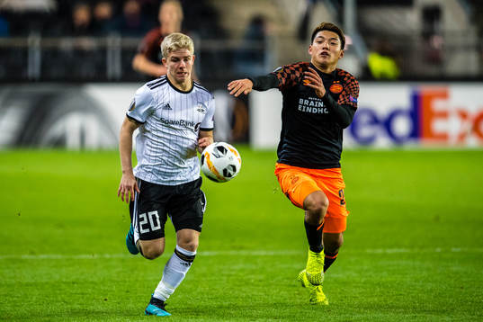 Edvard Tagseth of Rosenborg and Ritsu Doan of PSV Eindhoven
