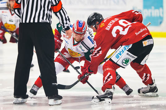 Moras Daniel Ljunggren och Vita Hästens Jakob Stridsberg