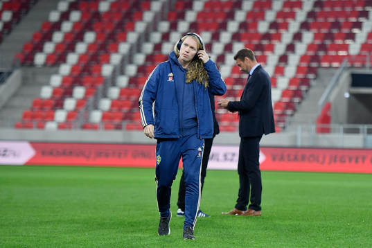 Hedvig Lindahl of Sweden relaxes