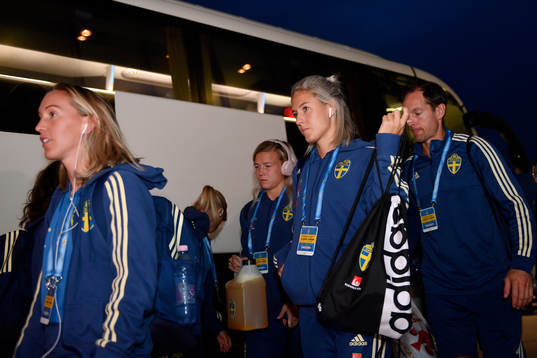 Players of Sweden arrives