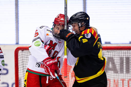 Modos Daniela Pejsova och Brynäs Hanna Rylander fastnar i