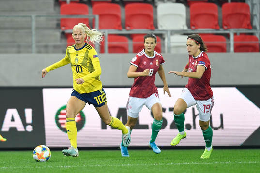 Sofia Jakobsson of Sweden against Viktoria Szabo and Dora