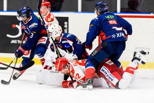 Halmstads   Målvakt Anton Malmborg  och William Berg och
