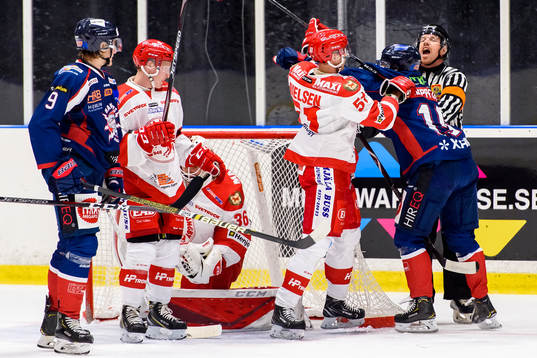 Troja/Ljungbys Jonatan Nielsen och  Halmstads Hugo Klippfors