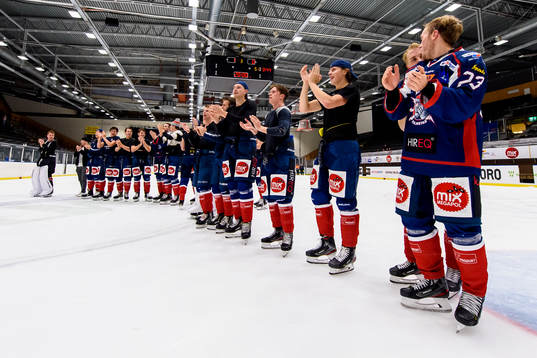 Halmstad spelarna tacka publiken