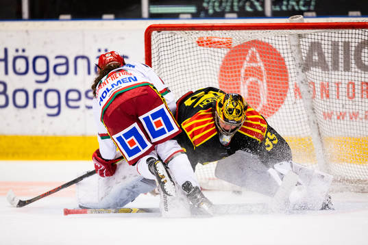 Modos Katia Clement Heydra gör 0-1 bakom Brynäs målvakt