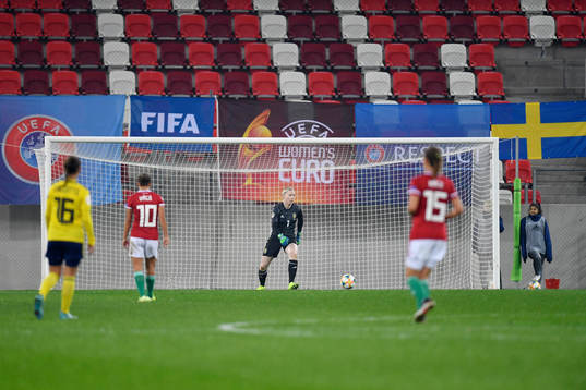 Hedvig Lindahl of Sweden
