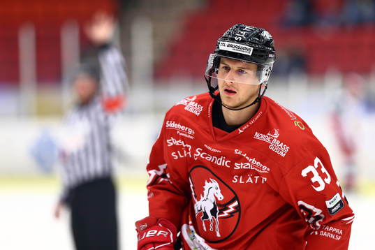 Vita Hästens Simon Fernholm