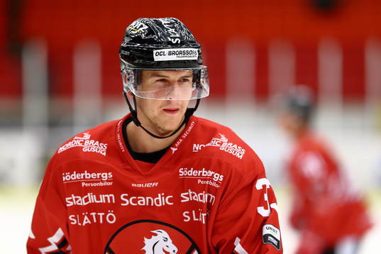 Vita Hästens Simon Fernholm