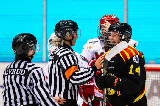 Modos Daniela Pejsova och Brynäs Hanna Rylander fastnar i