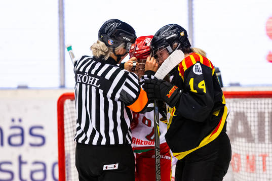 Modos Daniela Pejsova och Brynäs Hanna Rylander fastnar i