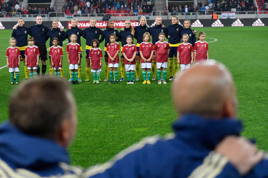 First eleven of Sweden sing the anthem