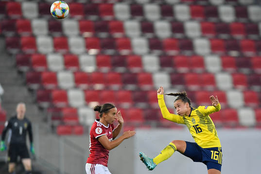 Julia Zigiotti Olme of Sweden vies against Fanni Vago of