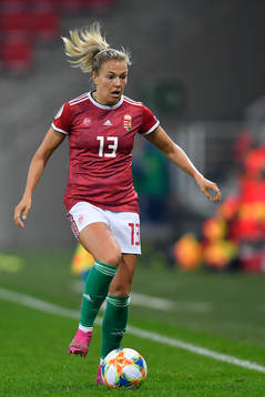 Zsanett Jakabfi of Hungary celebrate