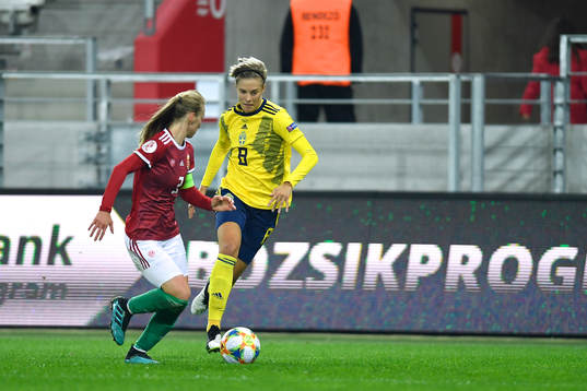 Lina Hurtig of Sweden vies against Henrietta Csiszar of
