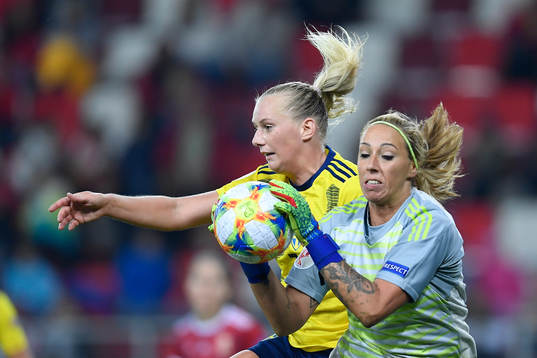 Srina Blackstenius of Sweden vies against Reka Szocs of