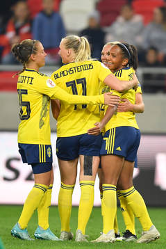 Madelen Janogy, Jonna Andersson, Stina Blackstenius and