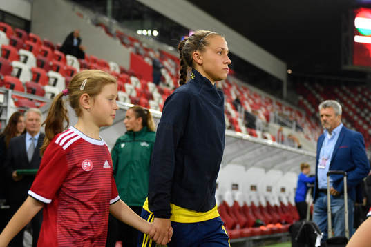 Julia Zigiotti Olme of Sweden enters the pitch