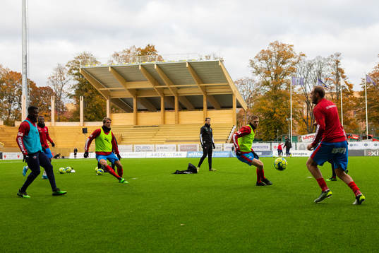 Spelare i Helsingborg värmer upp