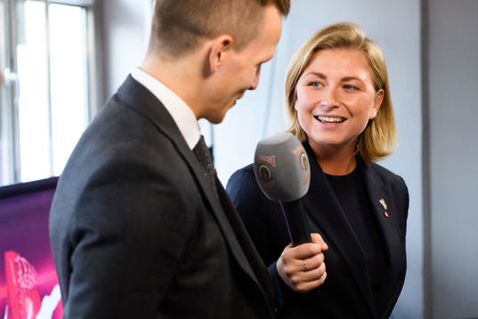 Max Friberg och Ellen Ivarson i Frölundas livestudio innan