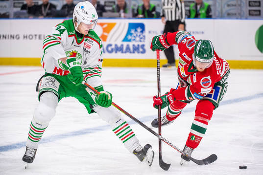 Rögles Adam Edström och Frölundas Simon Hjalmarsson