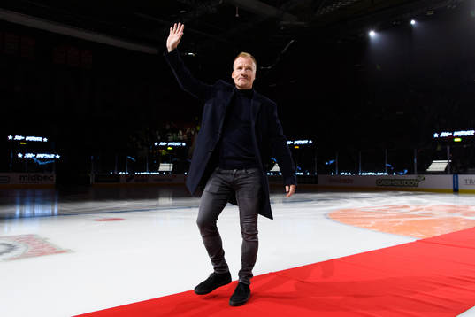 Den f.d. frölundaspelaren Niklas Andersson hyllas innan